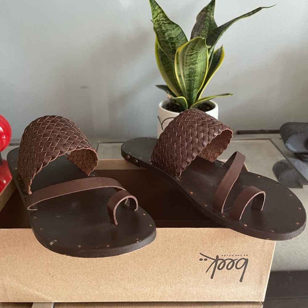 Beek size 8 leather sandals, color cockatiel brown